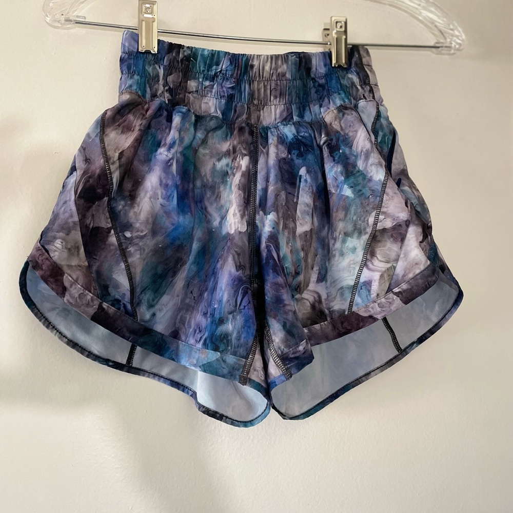 Lululemon Track That MR Shorts Lined Size 0 Chromasphere Multi CHM3